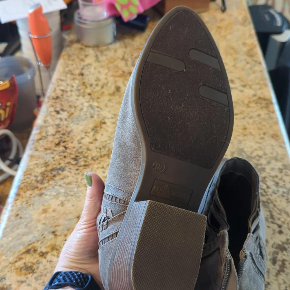 Booties - Picture 4 of 4